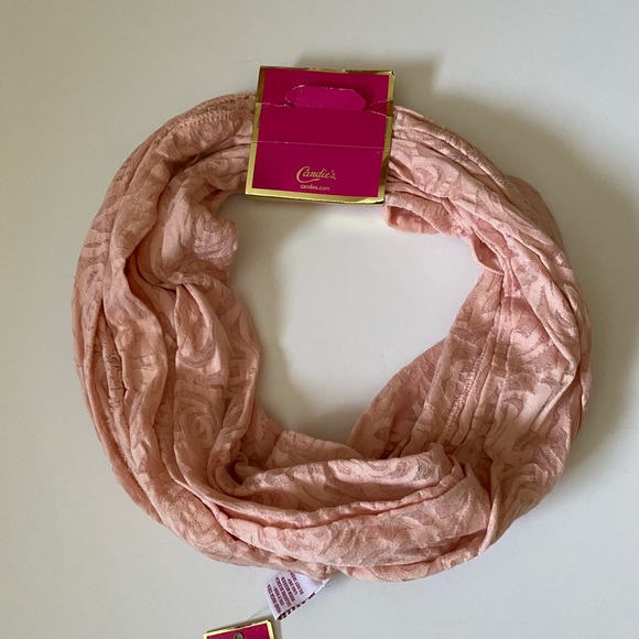 Candie’s women’s spring circle infinity scarf one size peach color NWT - Picture 5 of 8